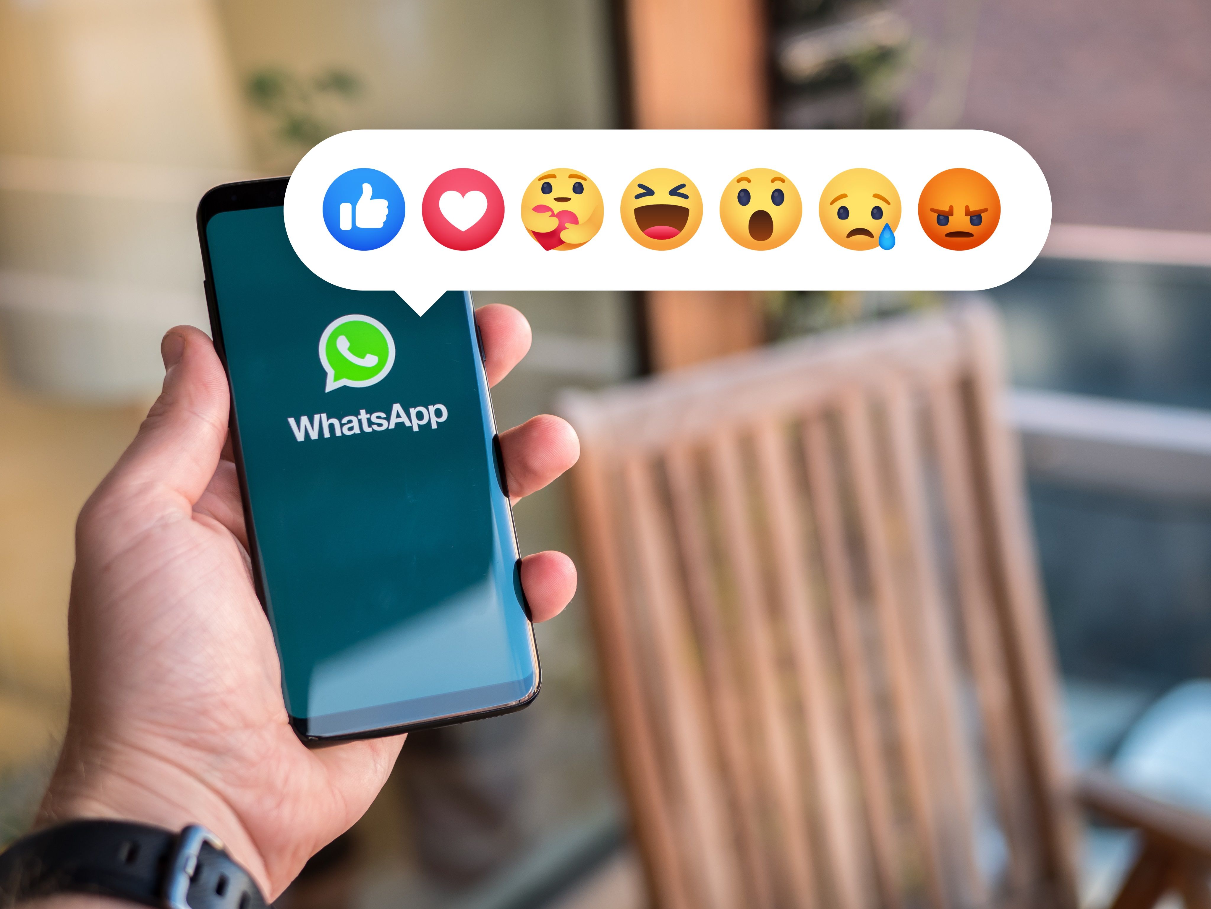 WhatsApp introduce reacții la mesaje, ca pe Messengerul din Facebook
