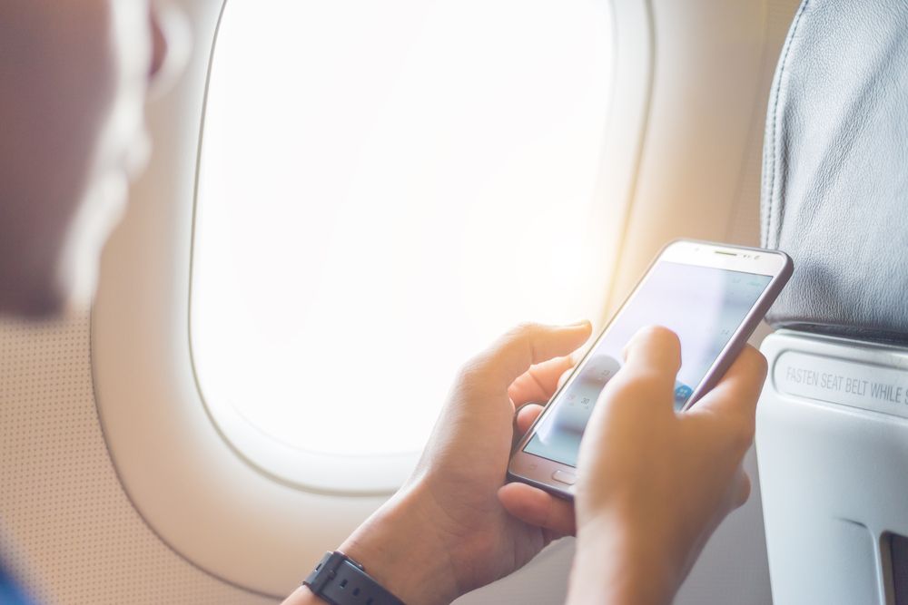Când vom avea acces la internet de mare viteză pe telefon în avion?