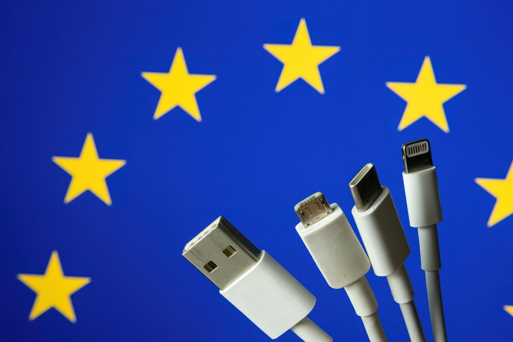 UE va cere prin lege un port comun de încărcare pentru toate telefoanele până la finalul anului