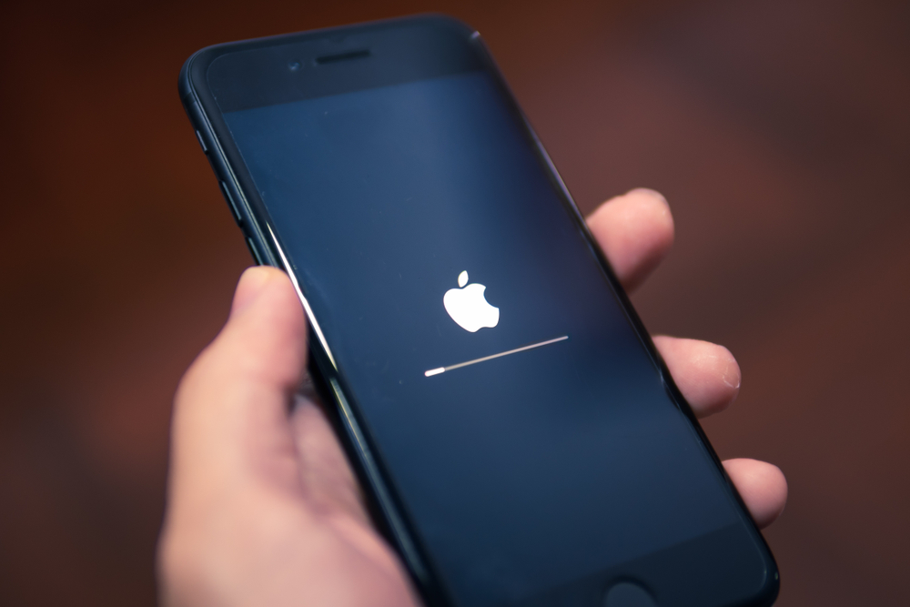 Apple lansează iOS 15.3, menit să corecteze o eroare care-ți dezvăluia datele personale