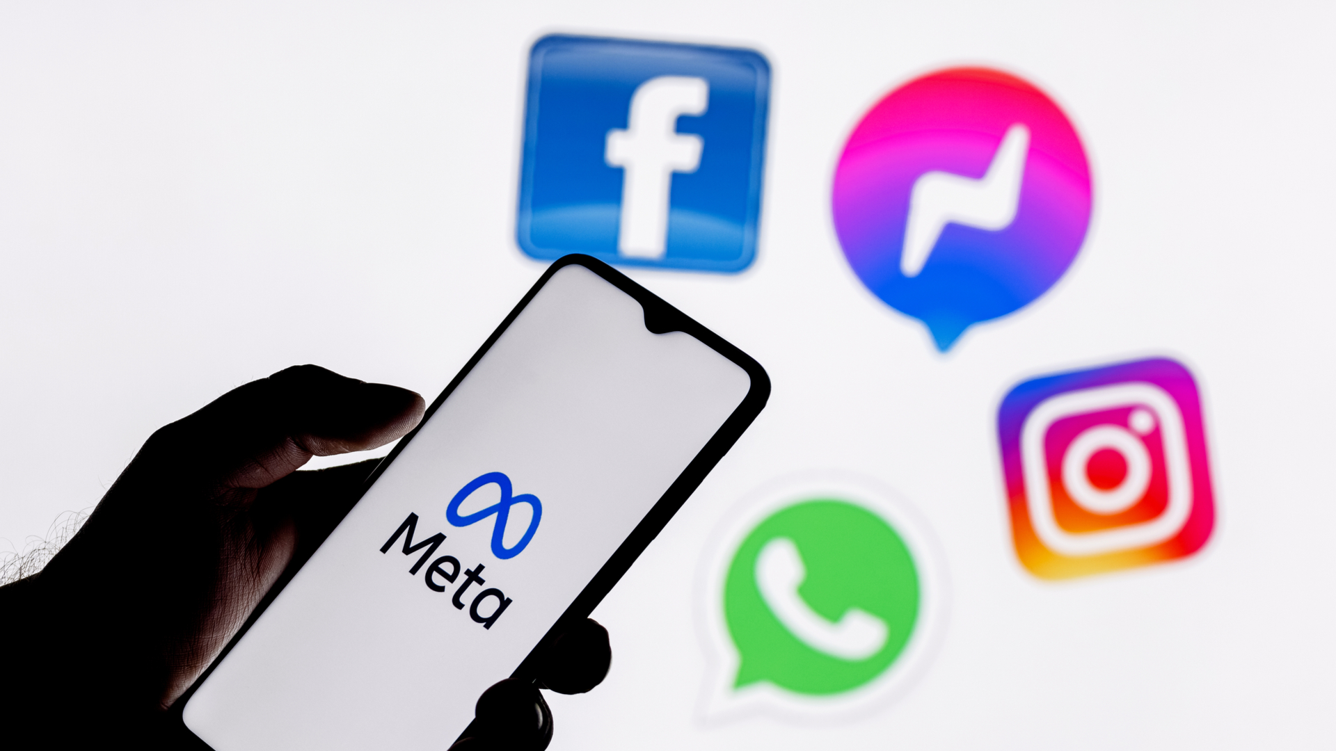Meta amenință că ar putea închide Facebook și Instagram în Europa!
