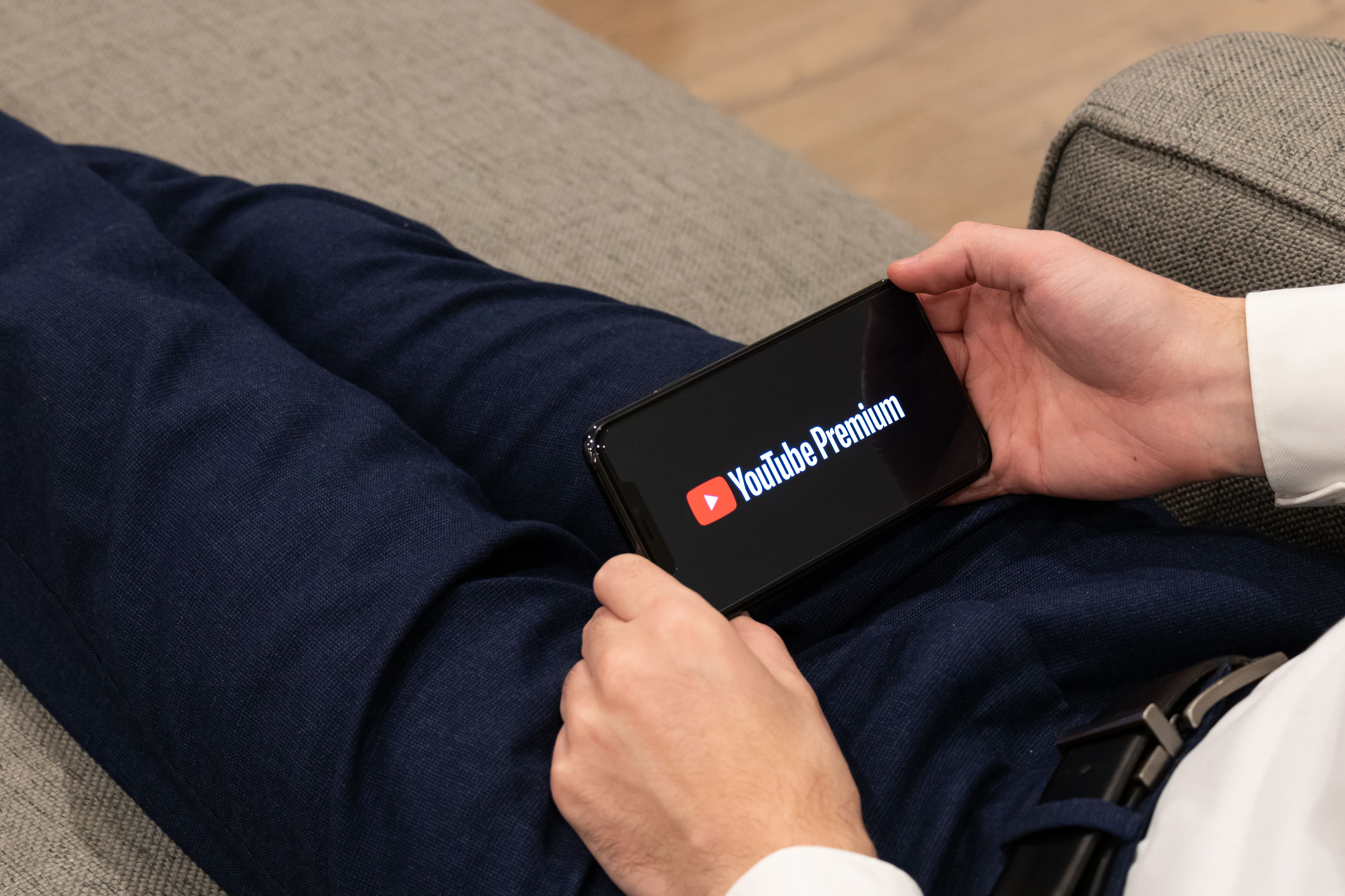 YouTube Premium – какво означава и как можете да платите по-малко за тази услуга?