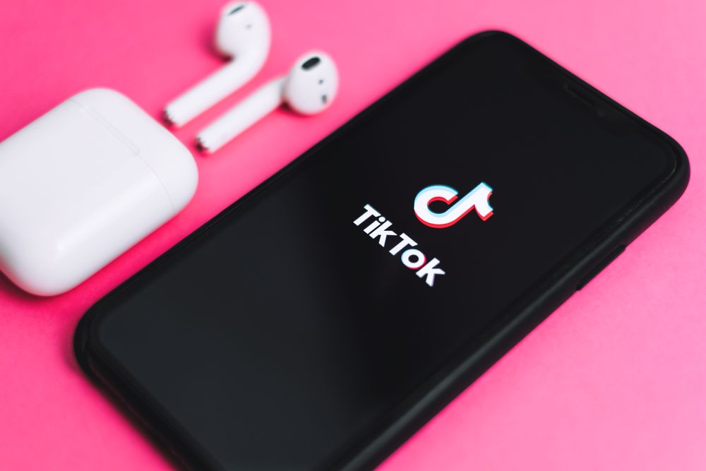 TikTok a depășit Facebook, devenind cea mai populară aplicație de mobil din lume