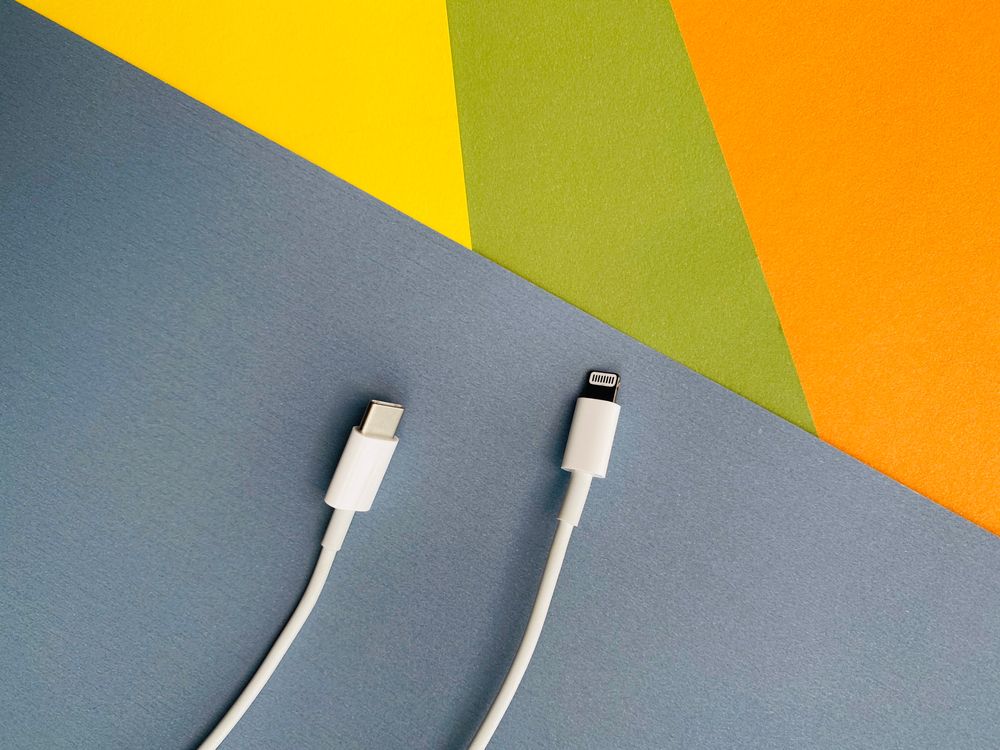 E OFICIAL! Apple, obligat să treacă la USB-C în Europa!