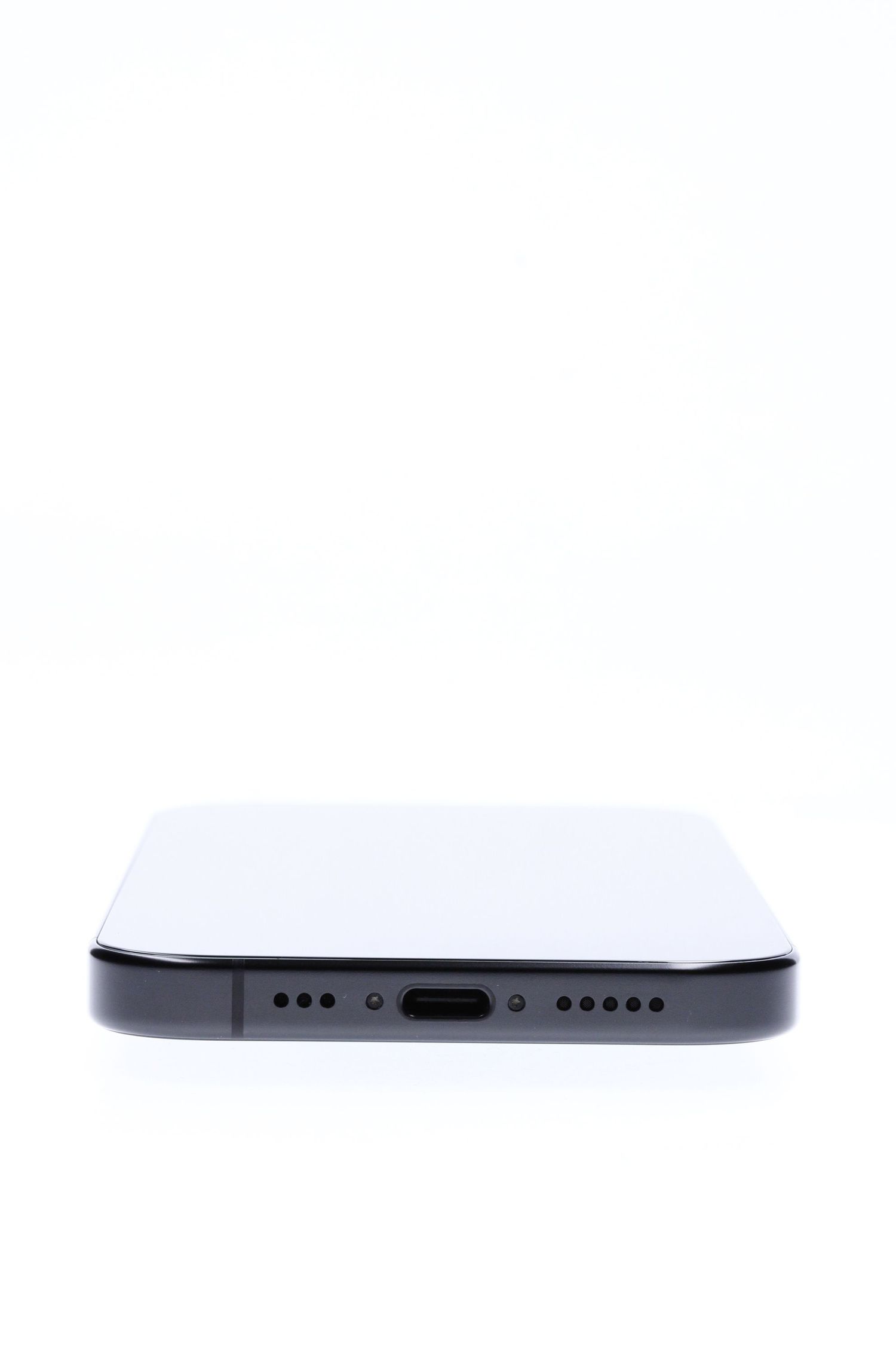 Apple iPhone 16 Pro 128 GB Black Titanium - Újszerű