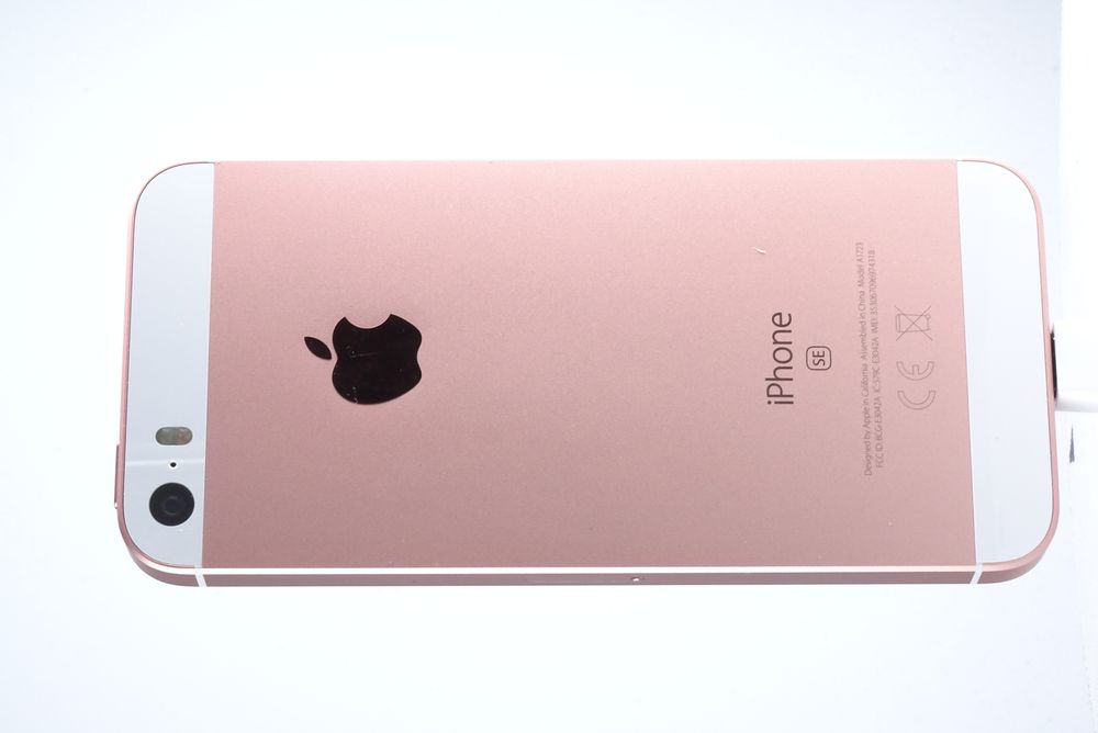 Мобилен телефон Apple, iPhone SE, 32 GB, Rose Gold,  Като нов