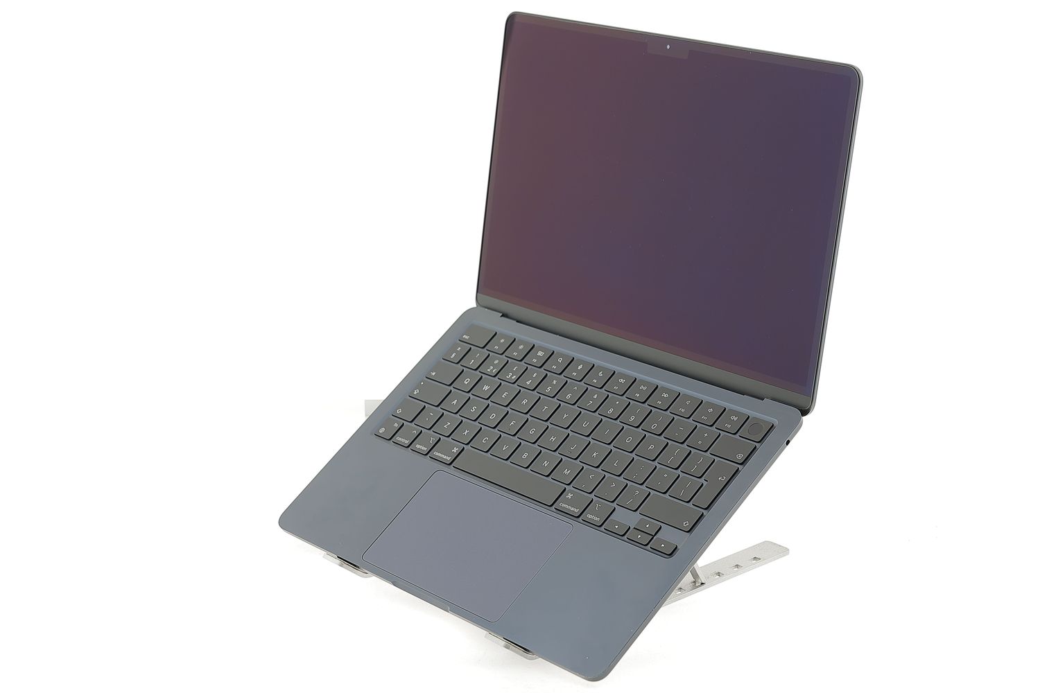 Apple MacBook Air 13″ 2022, M2 8 Cores, 8 GB, 8 core GPU 256 GB Midnight - Отлично