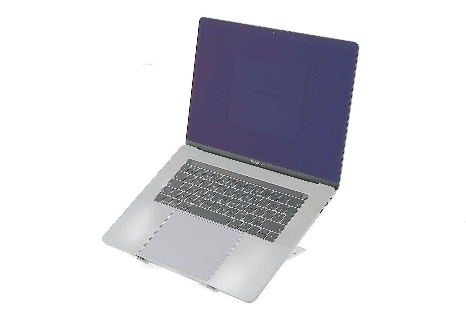 Apple MacBook Pro 15″ Touch Bar 2019, i9 2.3 GHz, 16 GB, AMD Radeon Pro 560X 512 GB Space Gray - Kiváló