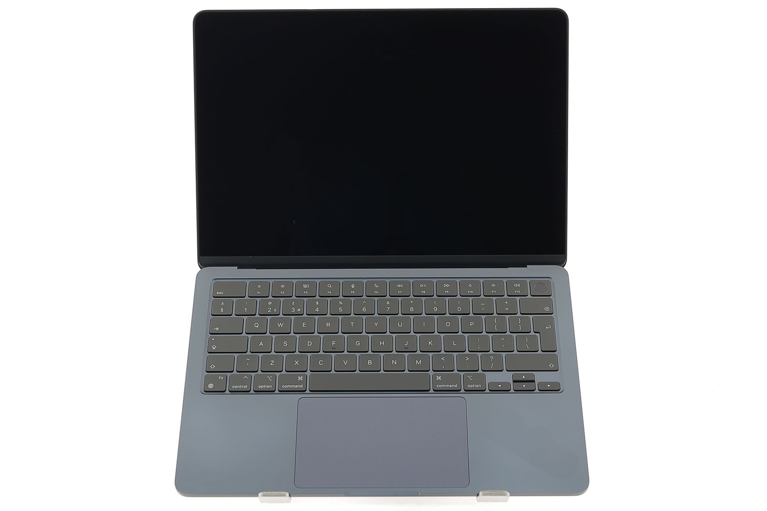 Apple MacBook Air 13″ 2022, M2 8 Cores, 8 GB, 8 core GPU 256 GB Midnight - Отлично