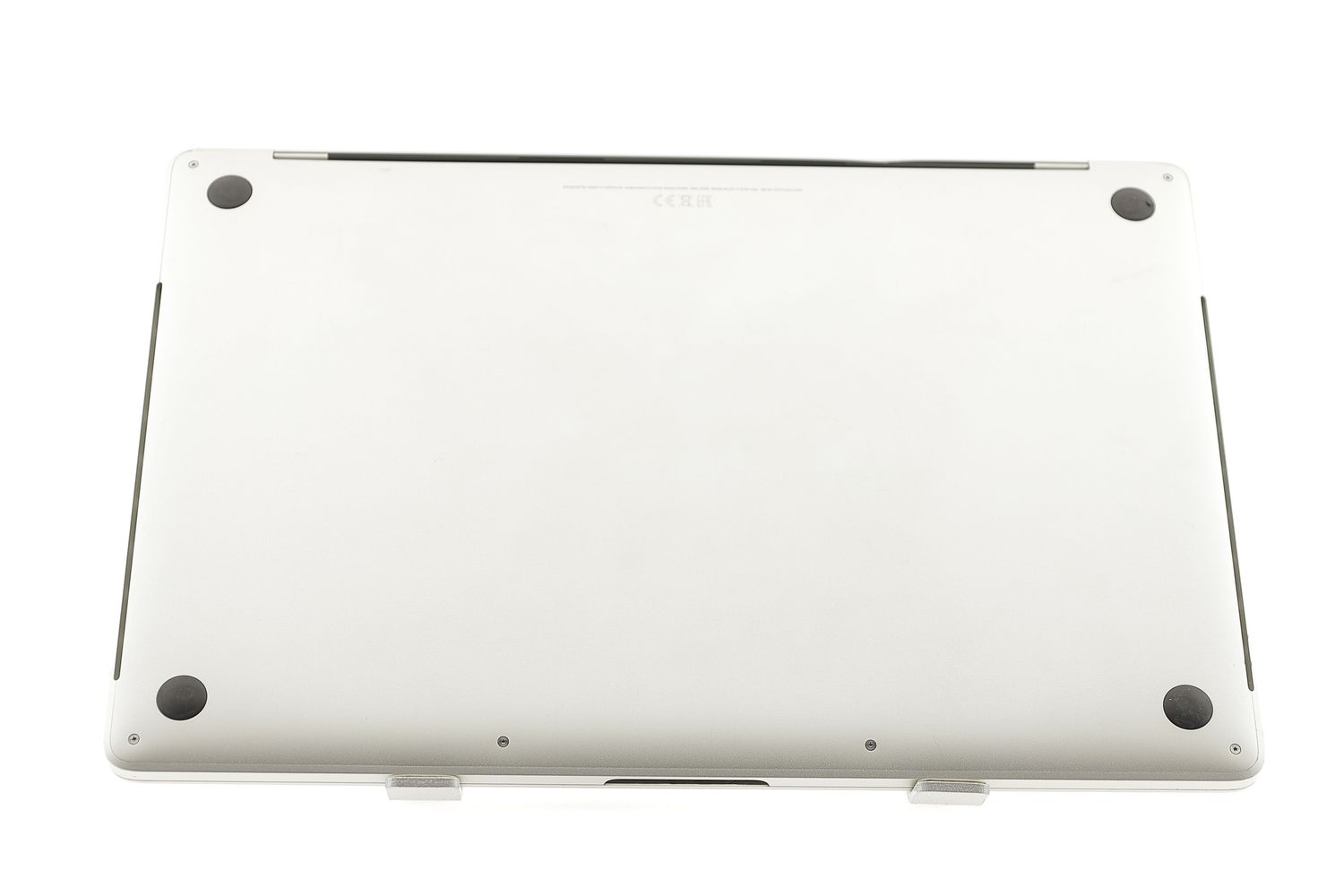 Apple MacBook Pro 15″ Touch Bar 2019, i7 2.6 GHz, 16 GB, AMD Radeon Pro 555X 256 GB Silver - Много добро