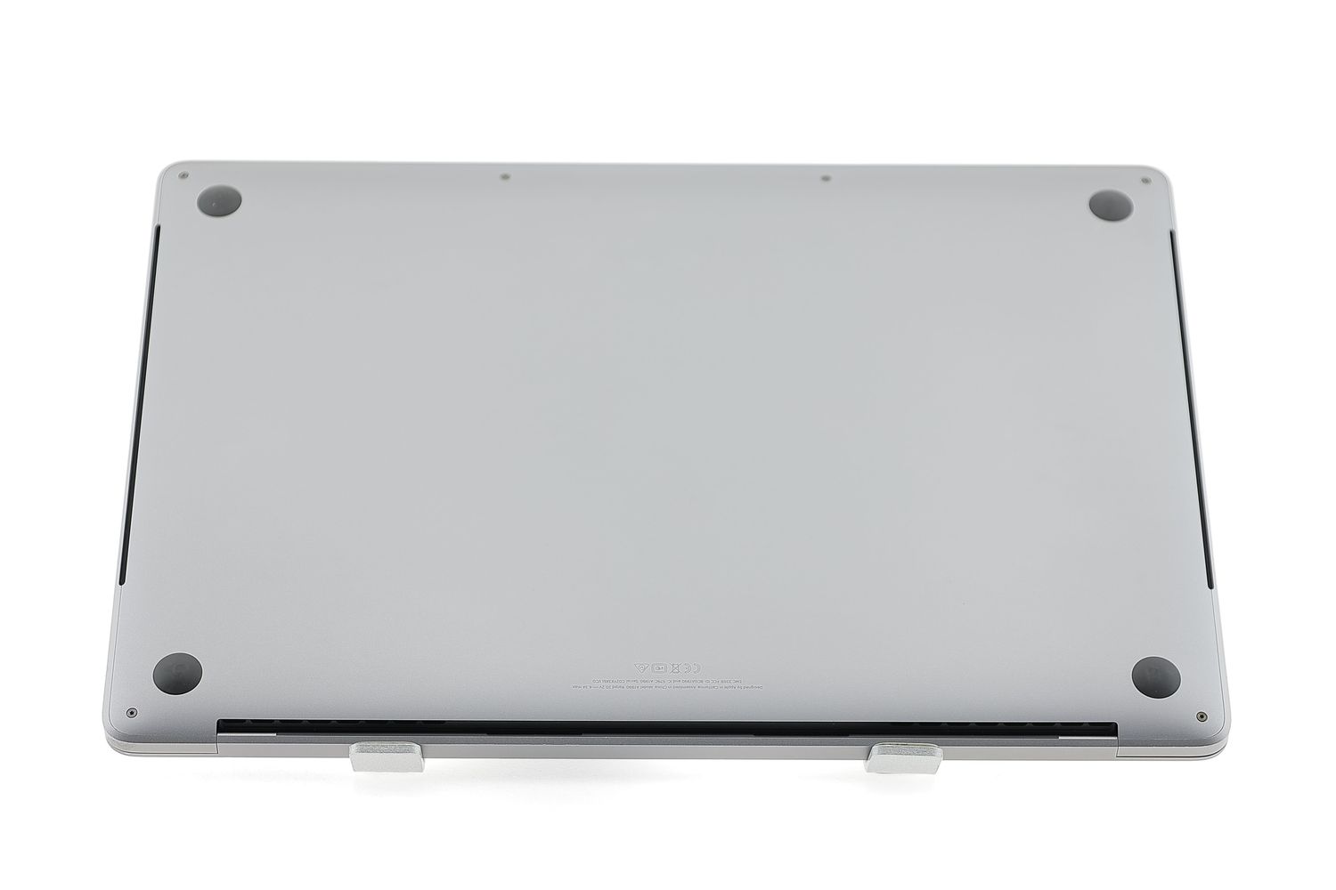 Apple MacBook Pro 15″ Touch Bar 2019, i9 2.3 GHz, 16 GB, AMD Radeon Pro 560X 512 GB Space Gray - Много добро