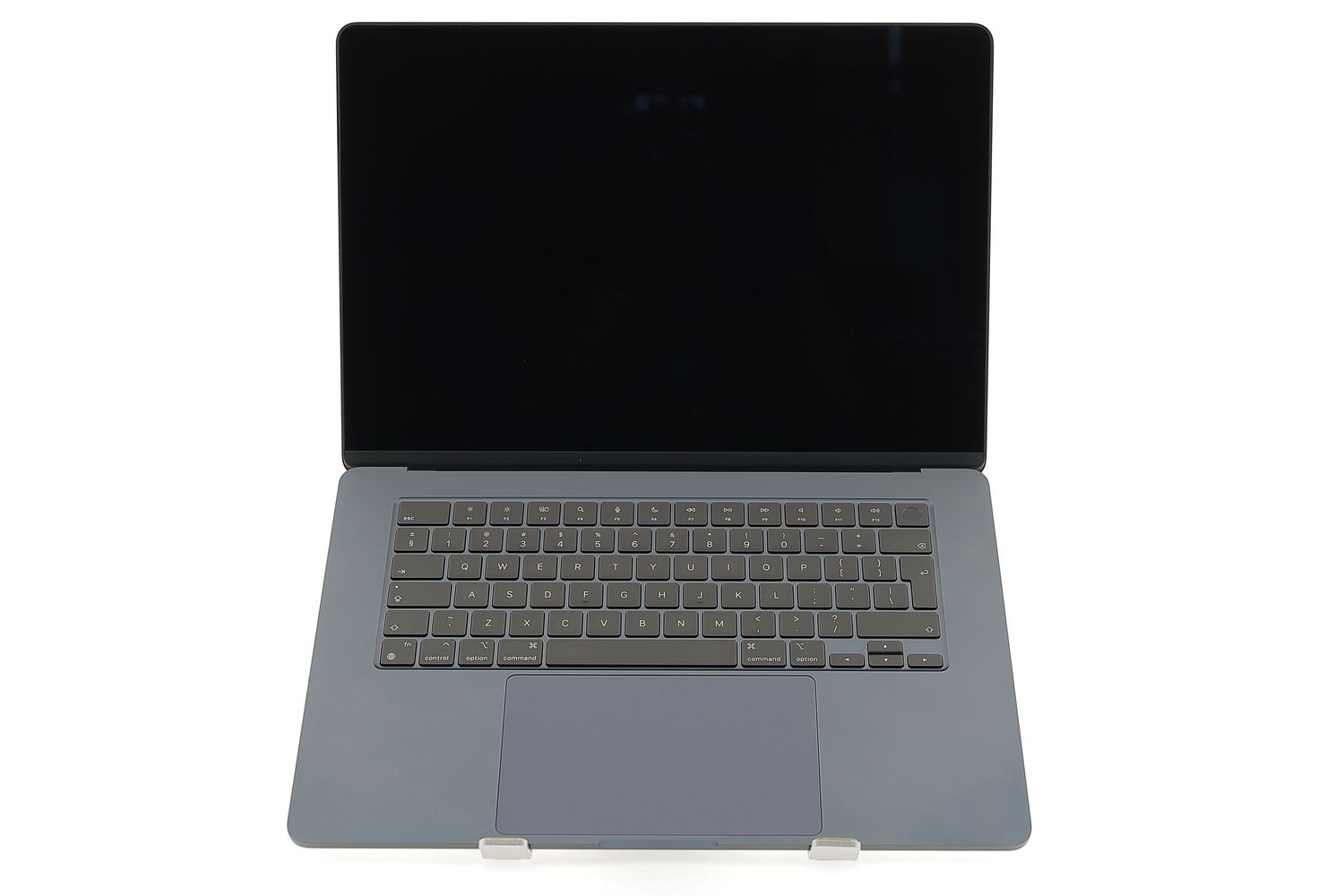 Apple MacBook Air 15″ 2024, M3 8 Cores, 8 GB, 10 core GPU 256 GB Midnight - Ca nou