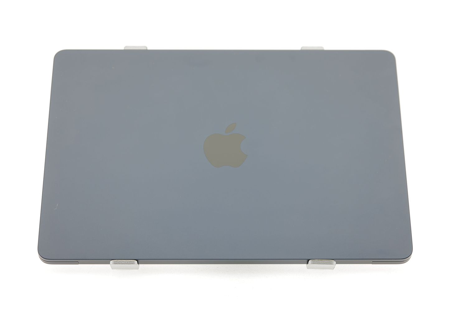 Apple MacBook Air 13″ 2022, M2 8 Cores, 8 GB, 8 core GPU 256 GB Midnight - Foarte bun
