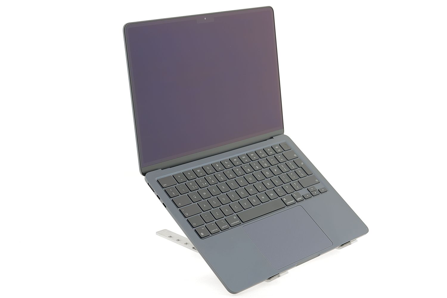 Apple MacBook Air 13″ 2022, M2 8 Cores, 8 GB, 8 core GPU 256 GB Midnight - Отлично