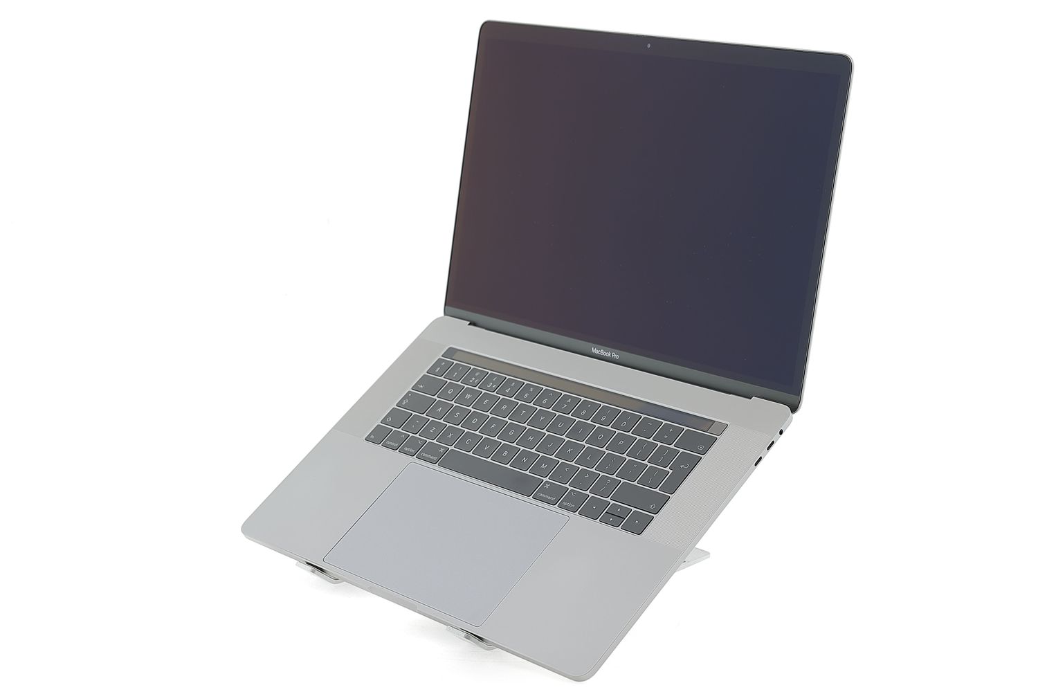 Apple MacBook Pro 15″ Touch Bar 2017, i7 2.9 GHz, 16 GB, AMD Radeon Pro 560 512 GB Space Gray - Kiváló
