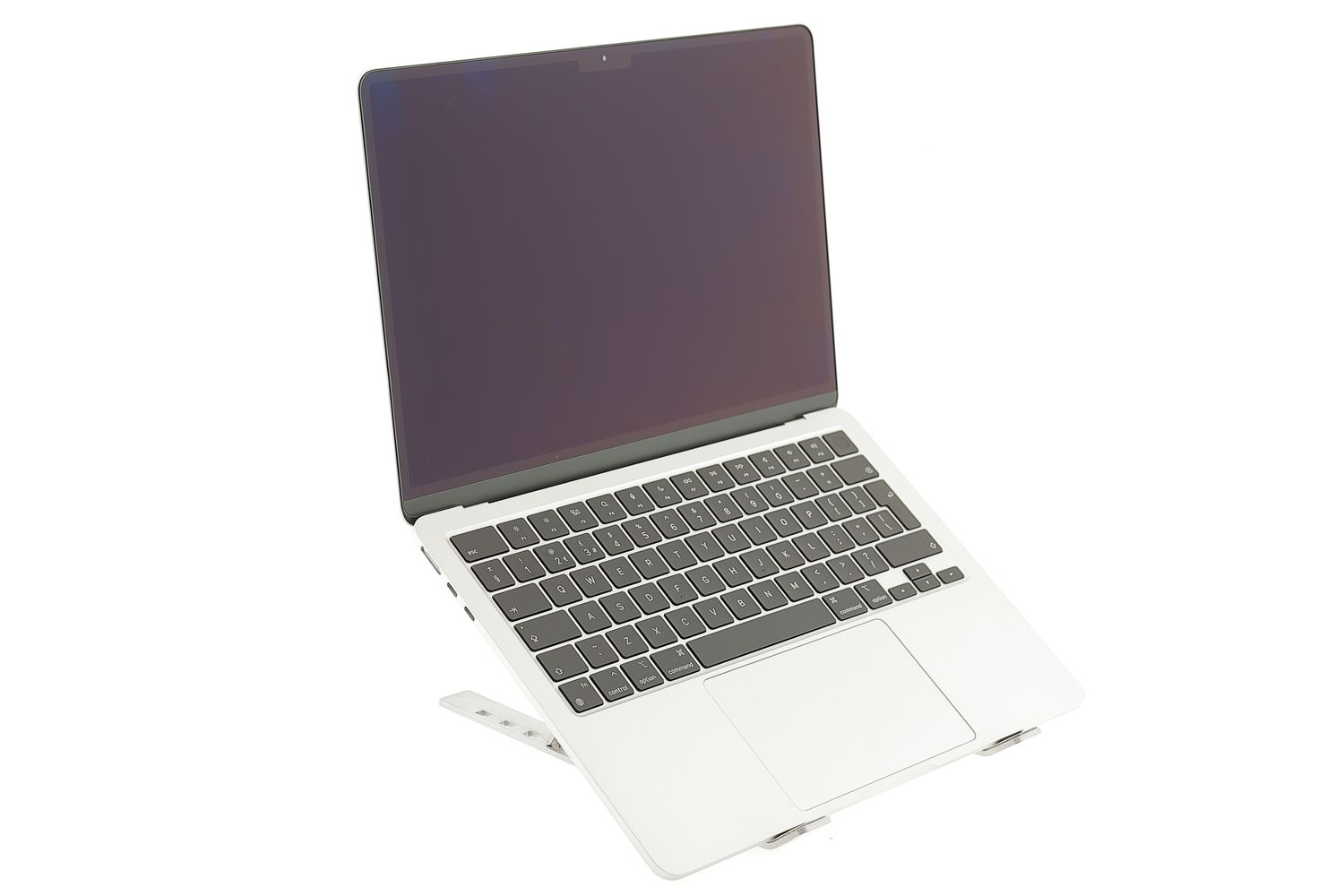 Apple MacBook Air 13″ 2024, M3 8 Cores, 8 GB, 8 core GPU 256 GB Silver - Kiváló