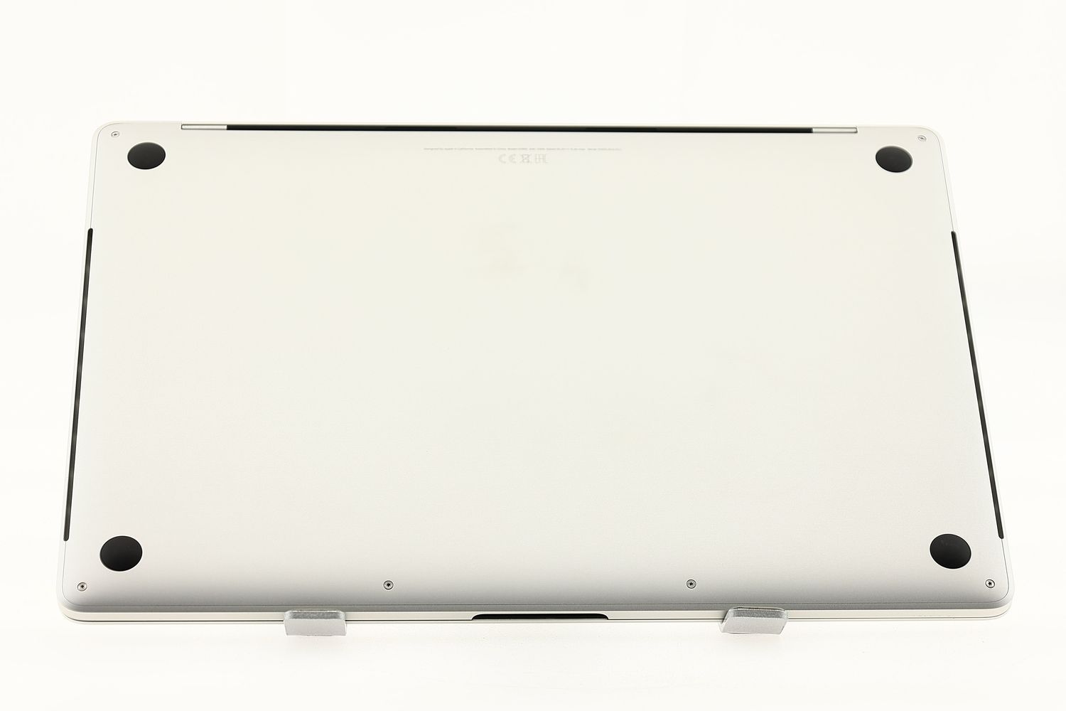 Apple MacBook Pro 15″ Touch Bar 2019, i9 2.3 GHz, 16 GB, AMD Radeon Pro 560X 512 GB Silver - Като нов