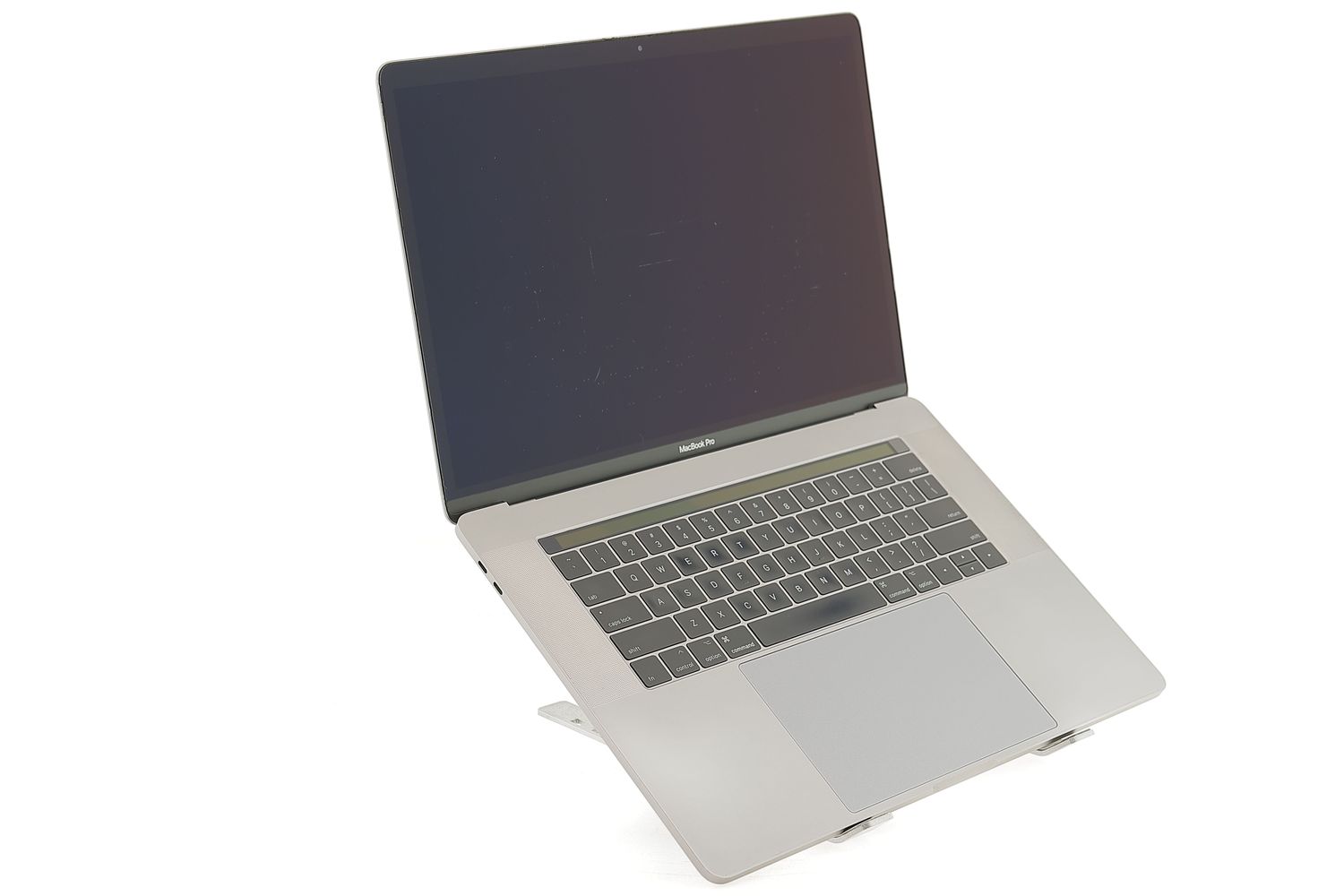 Apple MacBook Pro 15″ Touch Bar 2017, i7 2.9 GHz, 16 GB, AMD Radeon Pro 560 512 GB Space Gray - Отлично