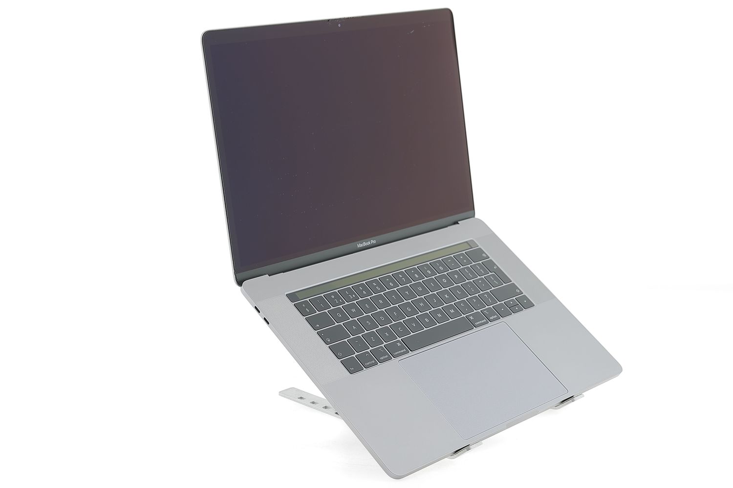 Apple MacBook Pro 15″ Touch Bar 2017, i7 2.8 GHz, 16 GB, AMD Radeon Pro 555 1 TB Space Gray - Nagyon jó