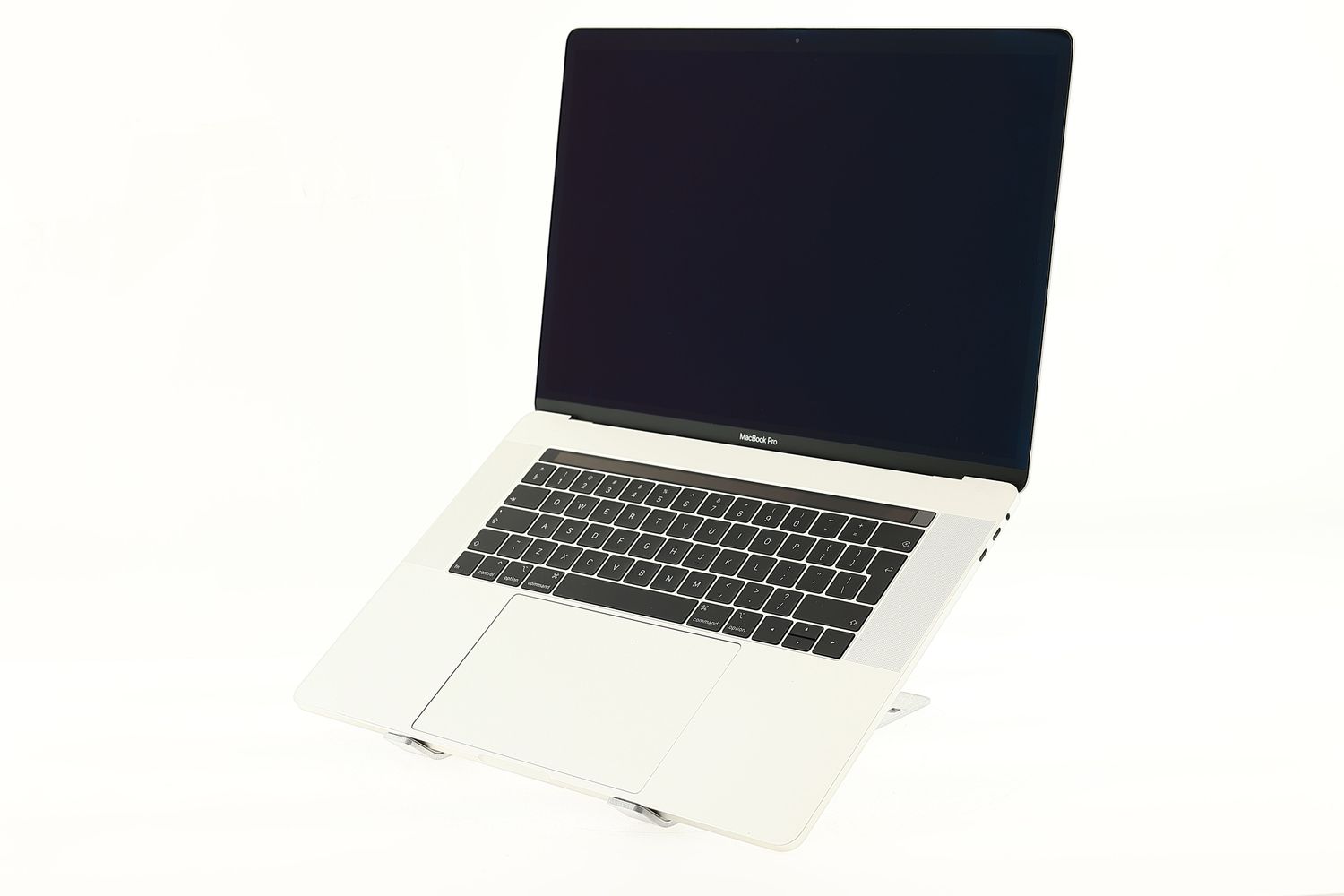 Apple MacBook Pro 15″ Touch Bar 2019, i9 2.3 GHz, 16 GB, AMD Radeon Pro 560X 512 GB Silver - Като нов