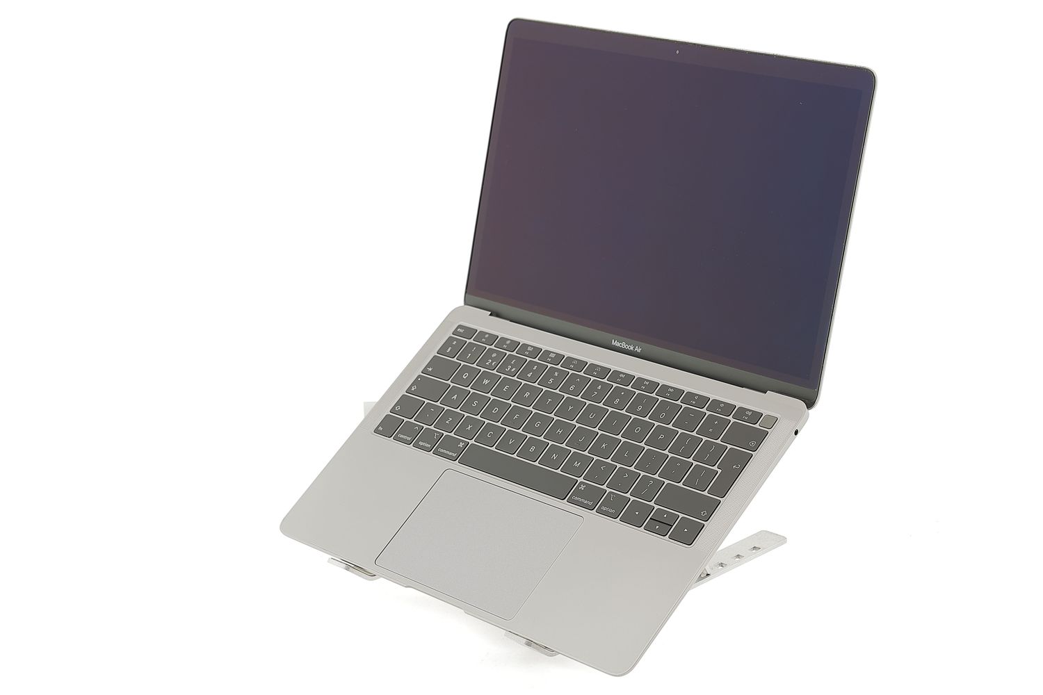 Apple MacBook Air 13″ 2019, i5 1.6 GHz, 8 GB, Intel UHD Graphics 617 128 GB Space Gray - Foarte bun