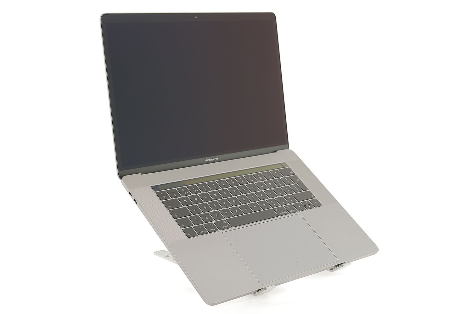 Apple MacBook Pro 15″ Touch Bar 2017, i7 2.8 GHz, 16 GB, AMD Radeon Pro 555 256 GB Space Gray - Ca nou