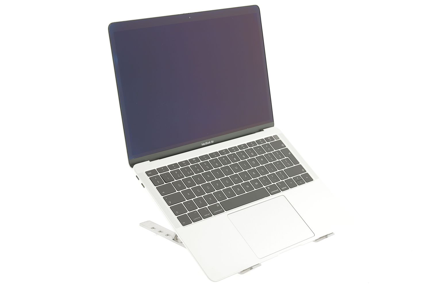 Apple MacBook Air 13″ 2019, i5 1.6 GHz, 8 GB, Intel UHD Graphics 617 256 GB Silver - Excelent