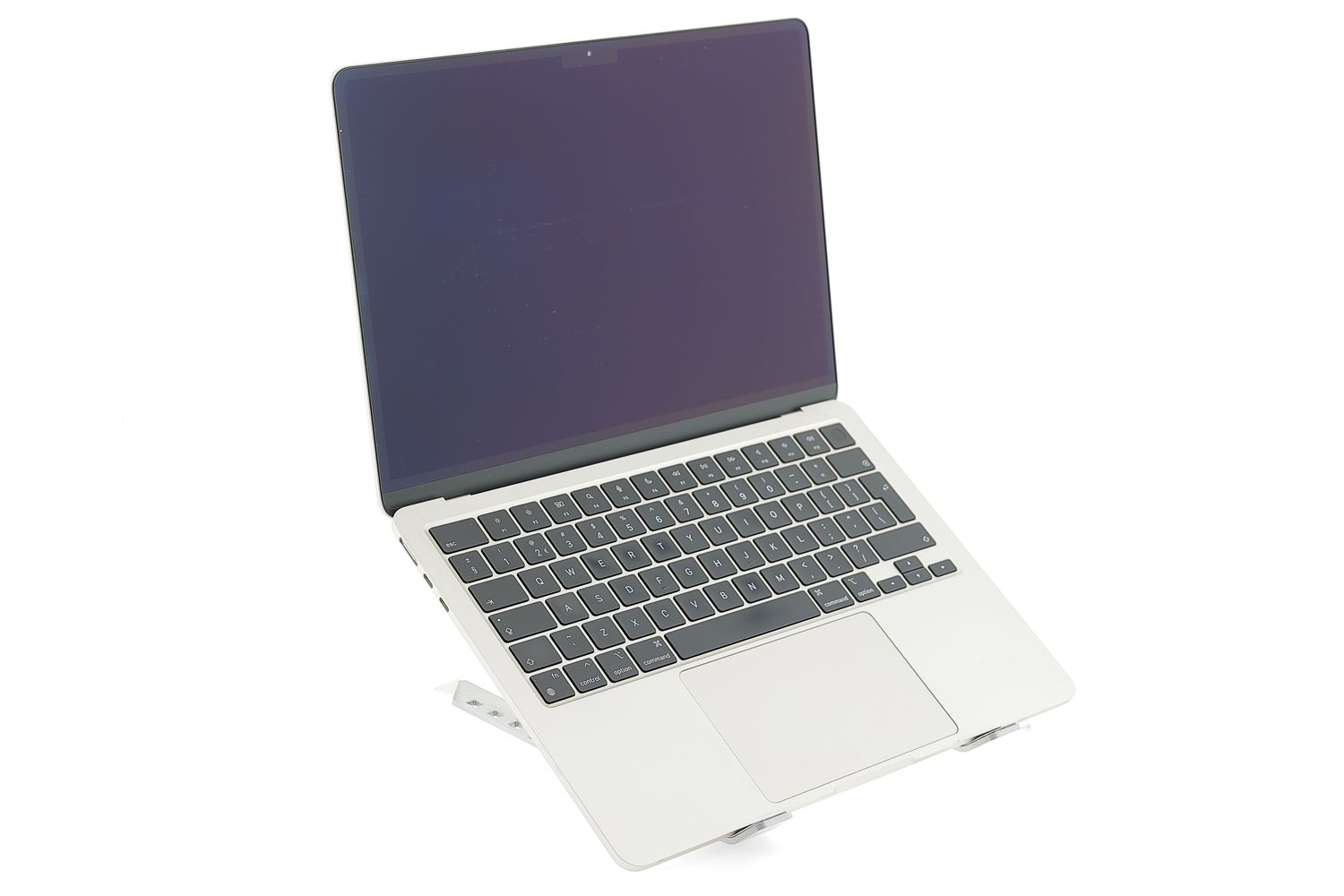 Apple MacBook Air 13″ 2022, M2 8 Cores, 16 GB, 10 core GPU 512 GB Starlight - Много добро