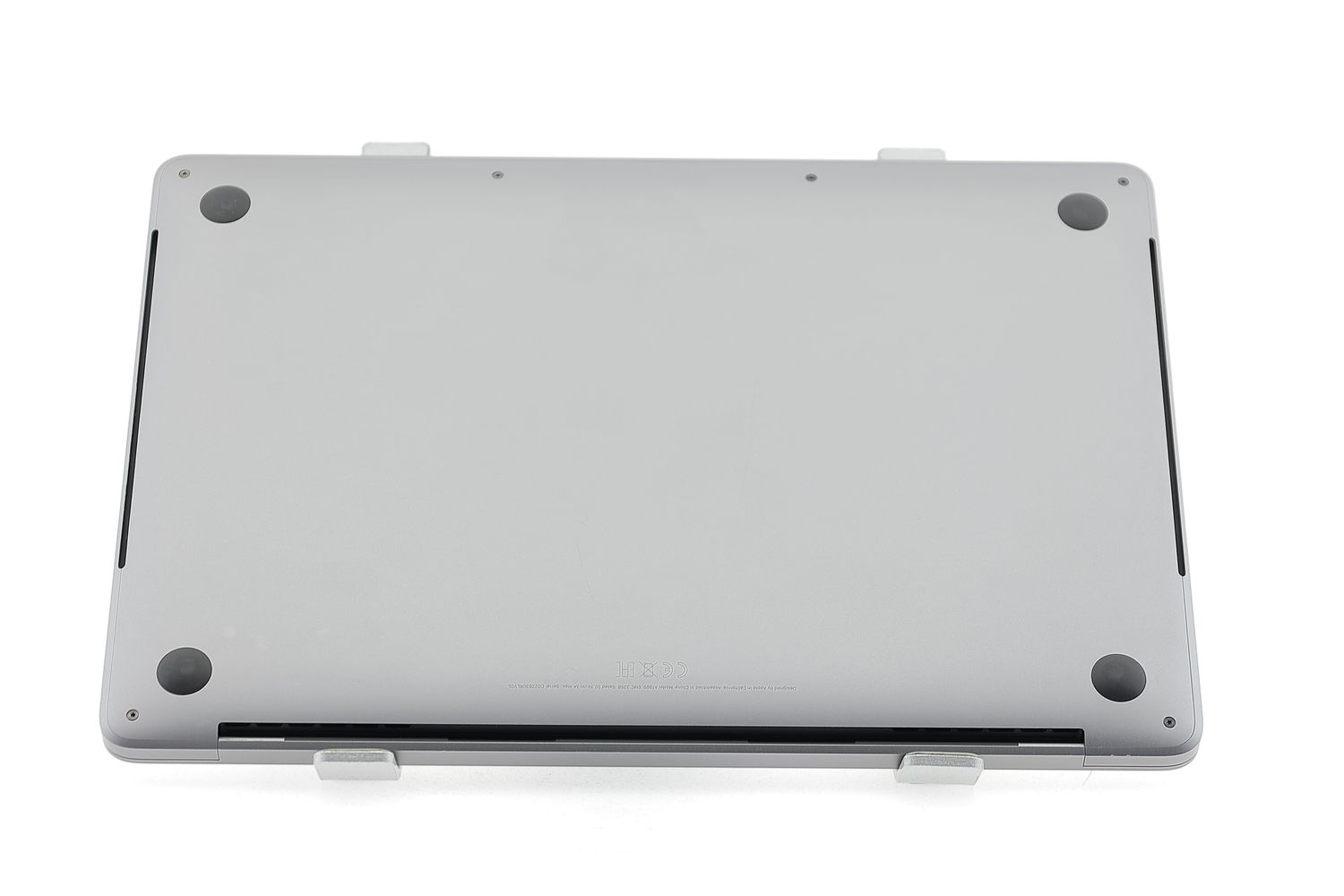 Apple MacBook Pro 13″ Touch Bar 2019, i5 2.4 GHz, 16 GB, Intel Iris Plus Graphics 655 256 GB Space Gray - Отлично