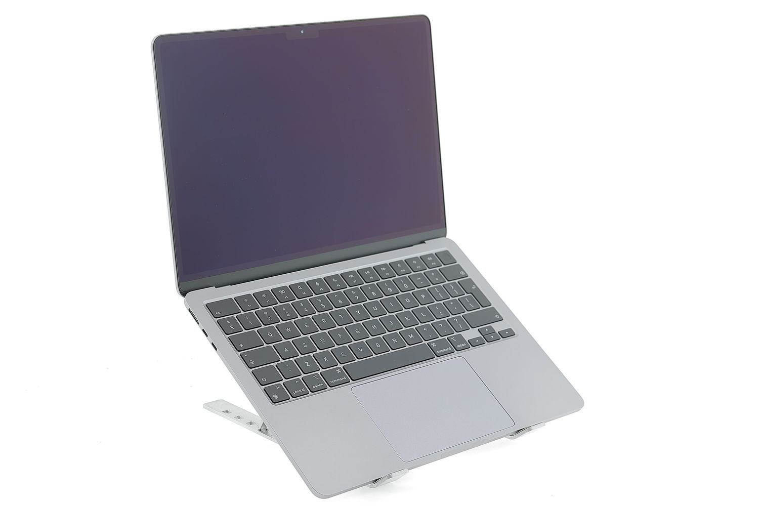 Apple MacBook Air 13″ 2022, M2 8 Cores, 8 GB, 8 core GPU 256 GB Space Gray - Foarte bun