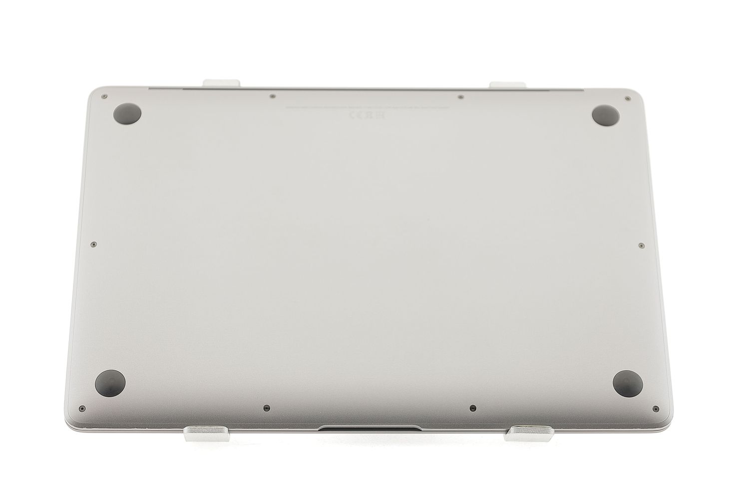 Apple MacBook Air 13″ 2020, i3 1.1 GHz, 8 GB, Intel Iris Plus 256 GB Space Gray - Много добро