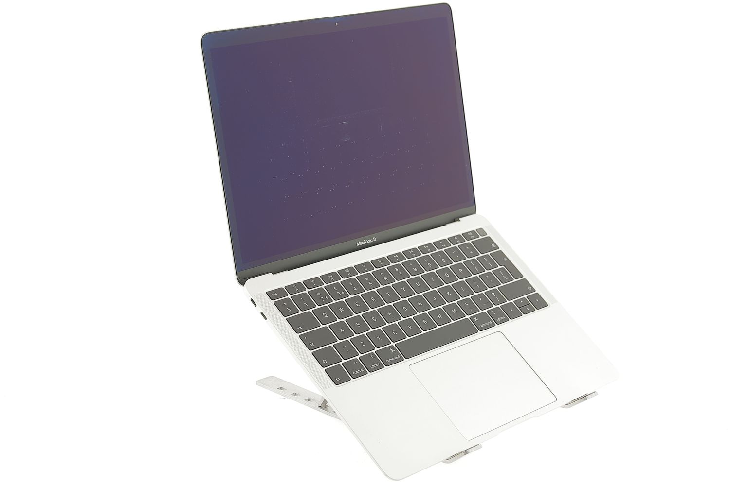 Apple MacBook Air 13″ 2019, i5 1.6 GHz, 8 GB, Intel UHD Graphics 617 128 GB Silver - Много добро