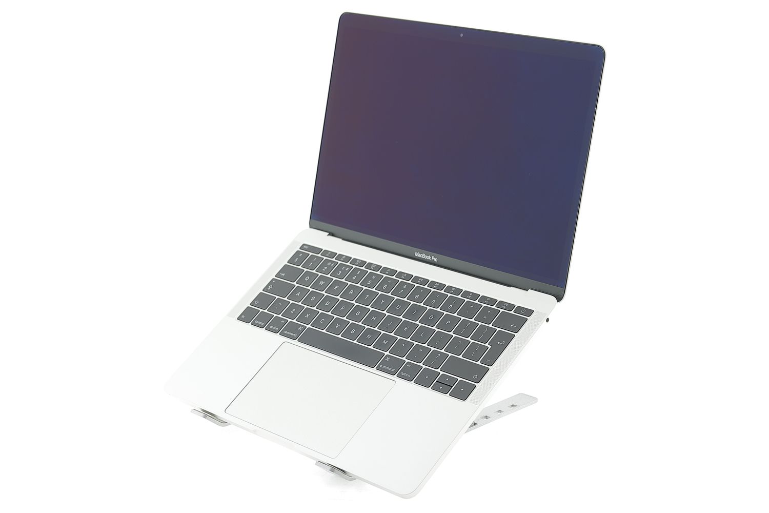 Apple MacBook Pro 13″ 2017, i5 2.3 GHz, 8 GB, Intel Iris Plus Graphics 640 256 GB Silver - Като нов