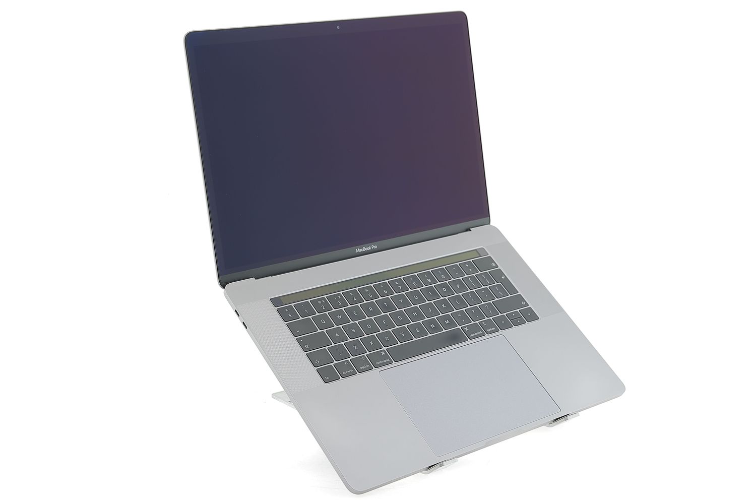 Apple MacBook Pro 15″ Touch Bar 2019, i9 2.4 GHz, 32 GB, AMD Radeon Pro 560x 1 TB Space Gray - Като нов