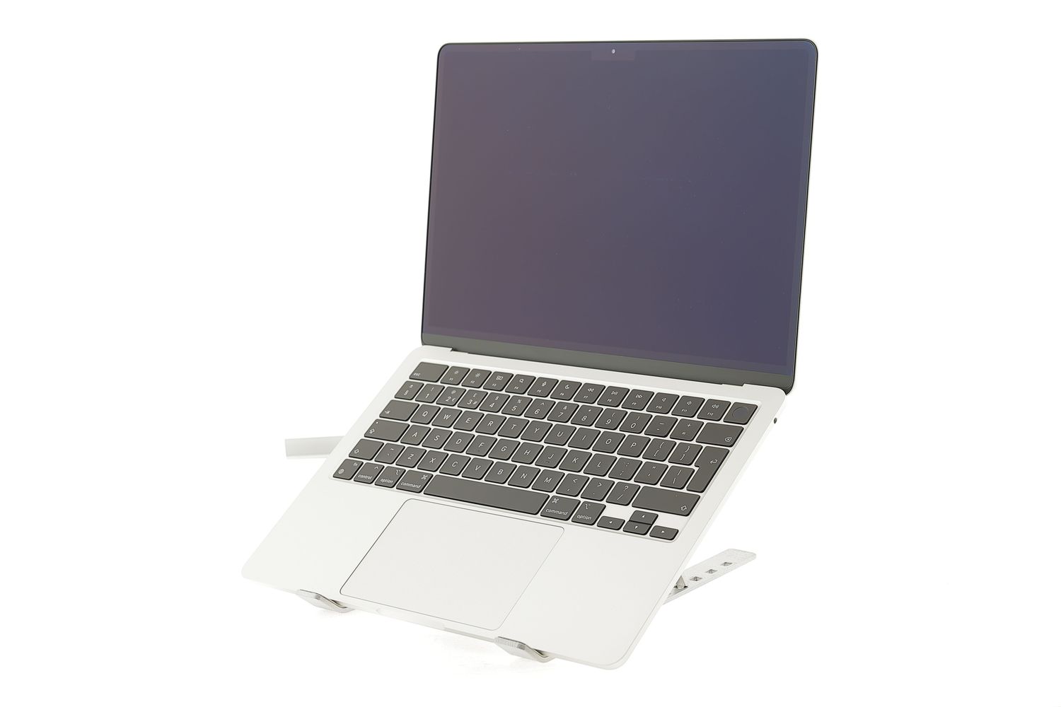 Apple MacBook Air 13″ 2022, M2 8 Cores, 8 GB, 8 core GPU 256 GB Silver - Újszerű
