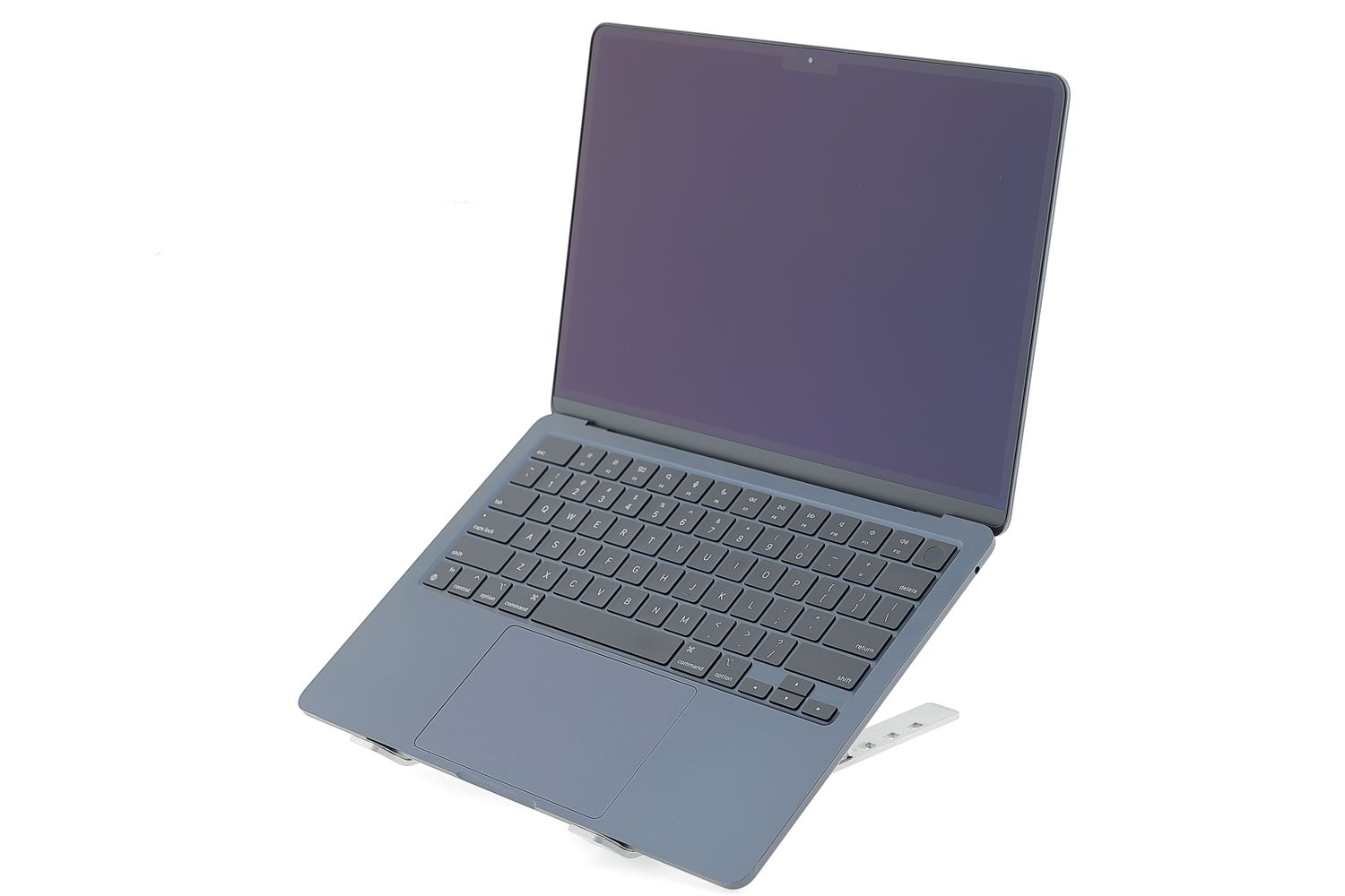 Apple MacBook Air 13″ 2022, M2 8 Cores, 8 GB, 8 core GPU 256 GB Midnight - Nagyon jó