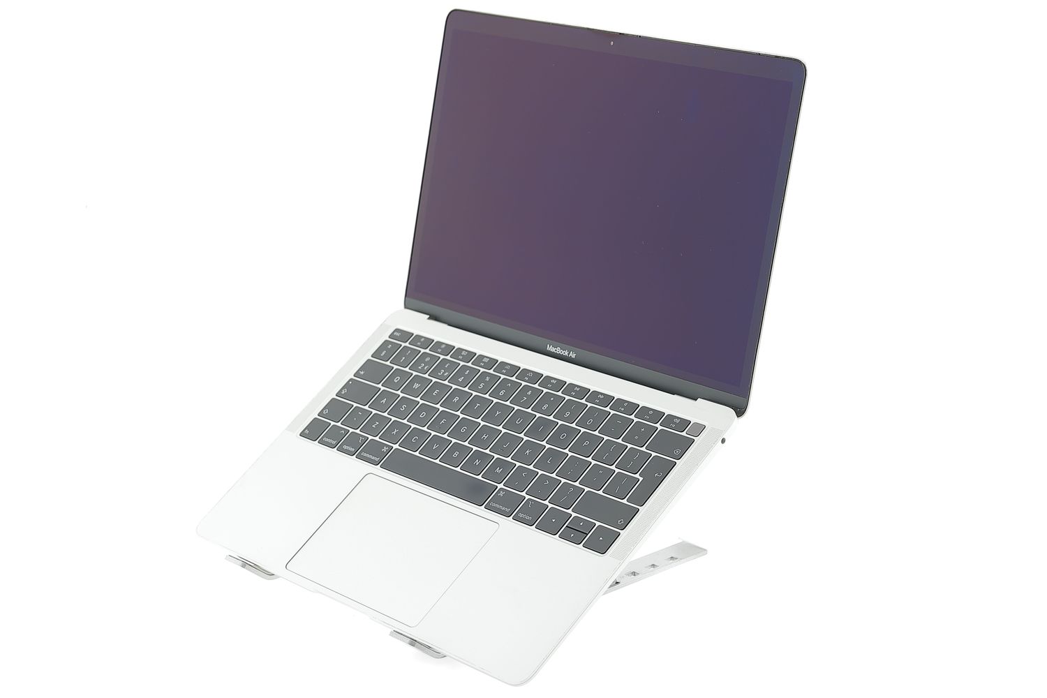 Apple MacBook Air 13″ 2019, i5 1.6 GHz, 8 GB, Intel UHD Graphics 617 128 GB Silver - Foarte bun
