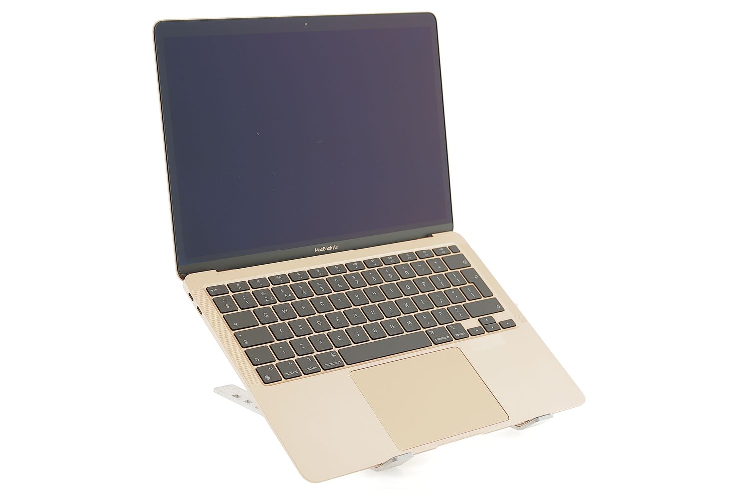 Apple MacBook Air 13″ 2020, i3 1.1 GHz, 8 GB, Intel Iris Plus 256 GB Gold - Nagyon jó