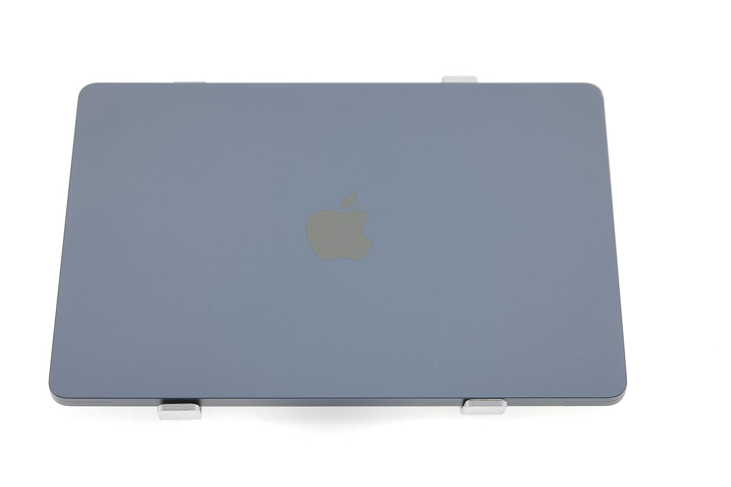 Apple MacBook Air 13″ 2022, M2 8 Cores, 24 GB, 10 core GPU 1 TB Midnight - Много добро