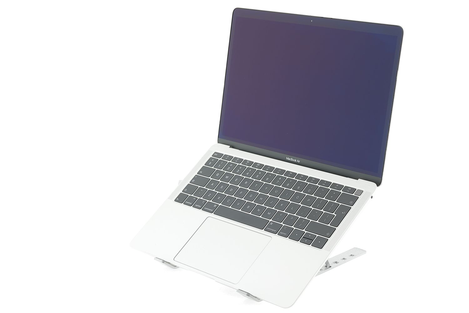 Apple MacBook Air 13″ 2018, i5 1.6 GHz, 8 GB, Intel UHD Graphics 617 128 GB Silver - Много добро