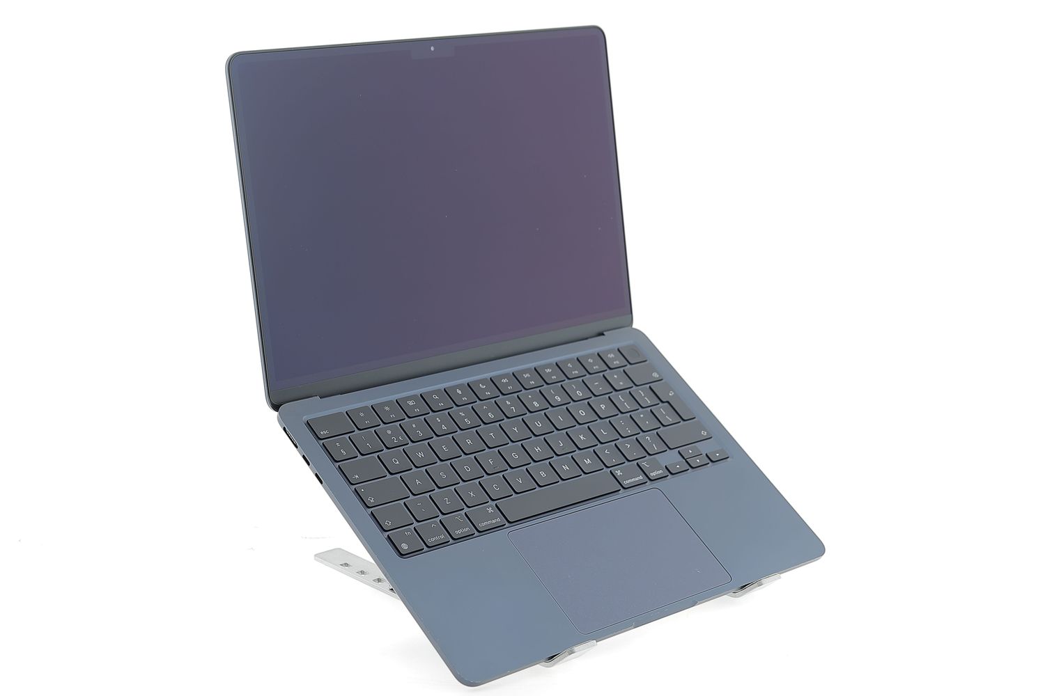 Apple MacBook Air 13″ 2024, M3 8 Cores, 8 GB, 8 core GPU 256 GB Midnight - Отлично