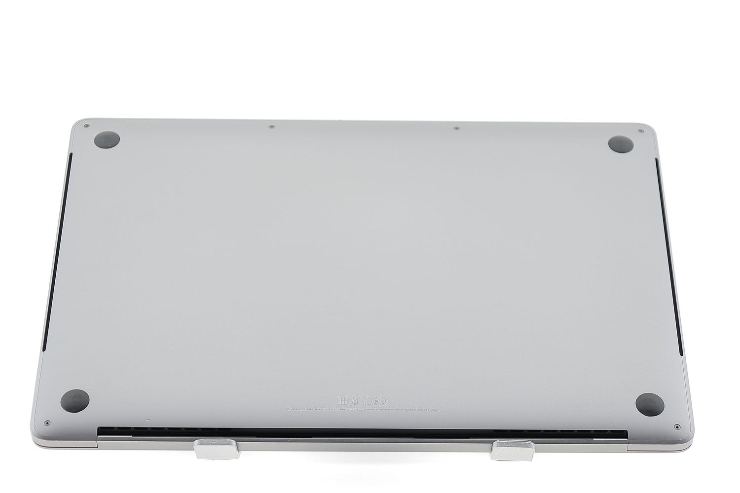 Apple MacBook Pro 15″ Touch Bar 2017, i7 2.8 GHz, 16 GB, AMD Radeon Pro 555 256 GB Space Gray - Много добро