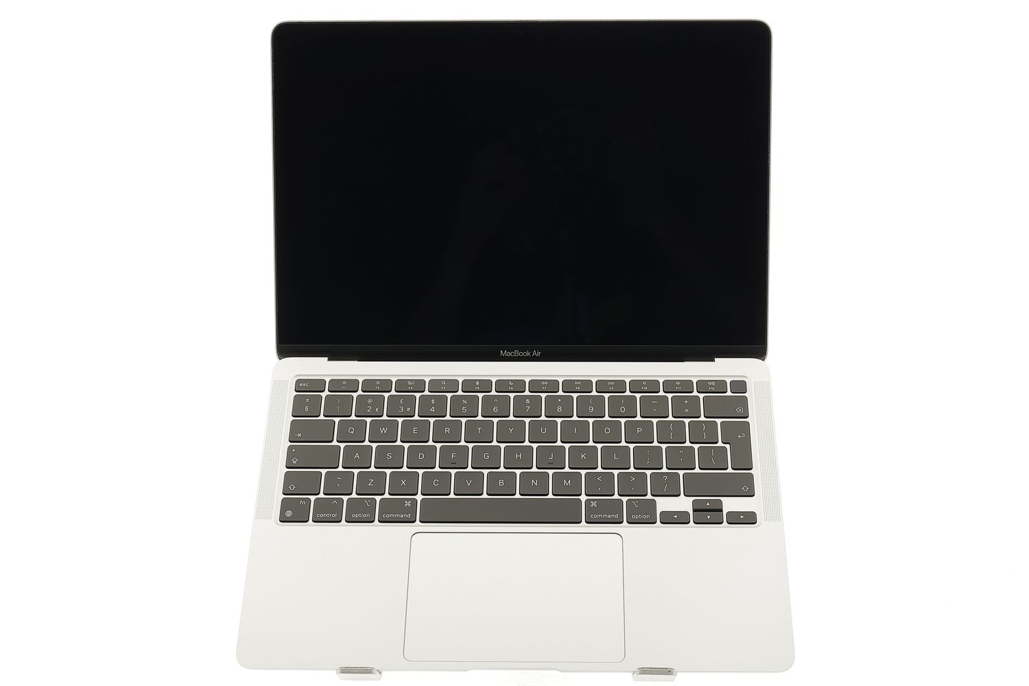 Apple MacBook Air 13″ 2020, M1 8 Cores, 8 GB, 7 core GPU 256 GB Silver - Много добро