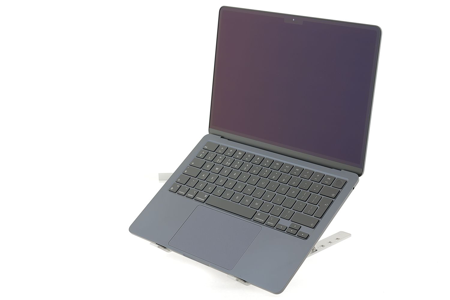 Apple MacBook Air 13″ 2022, M2 8 Cores, 8 GB, 8 core GPU 256 GB Midnight - Отлично