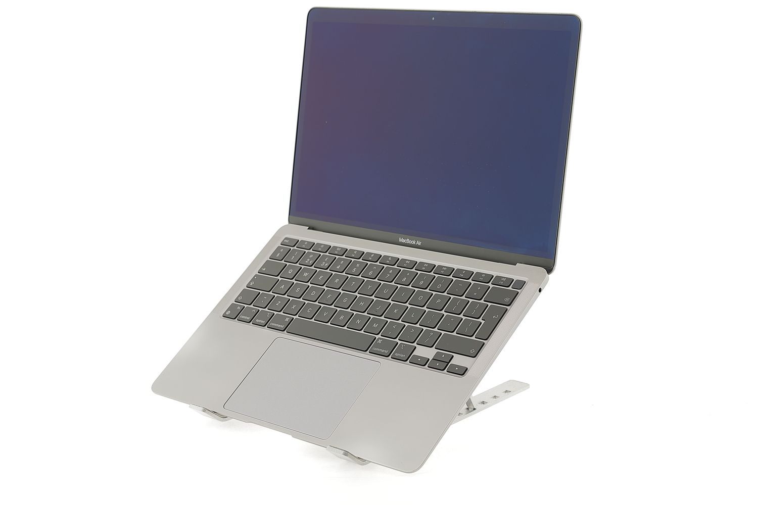 Apple MacBook Air 13″ 2020, i3 1.1 GHz, 8 GB, Intel Iris Plus 256 GB Space Gray - Foarte bun