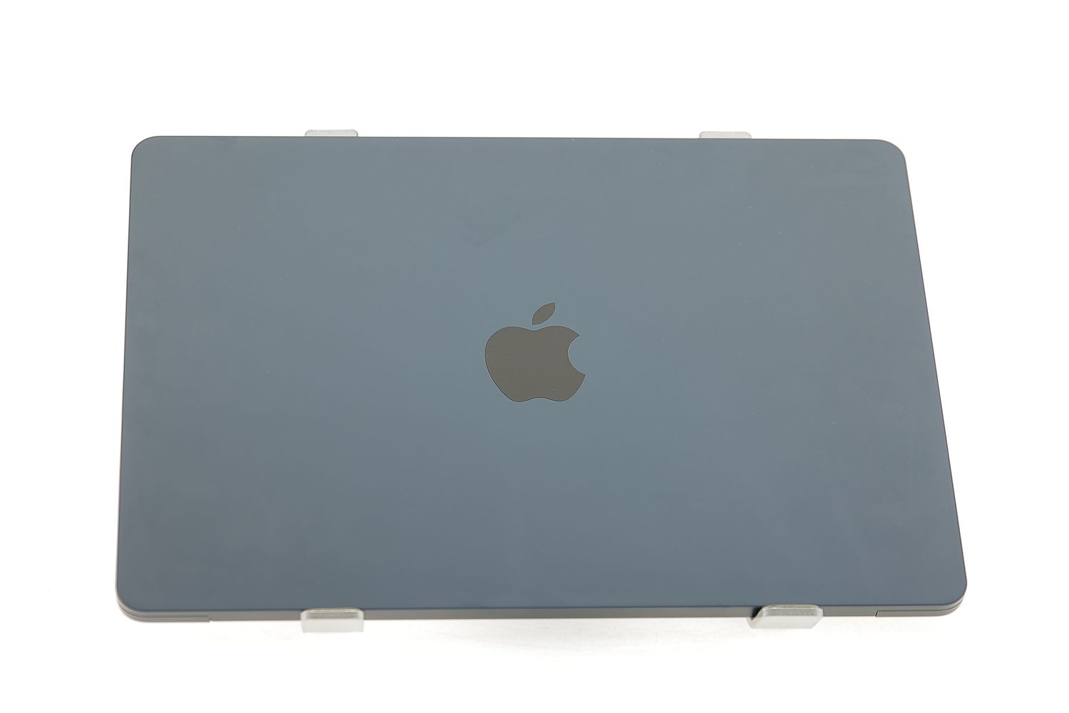 Apple MacBook Air 13″ 2022, M2 8 Cores, 8 GB, 8 core GPU 256 GB Midnight - Отлично