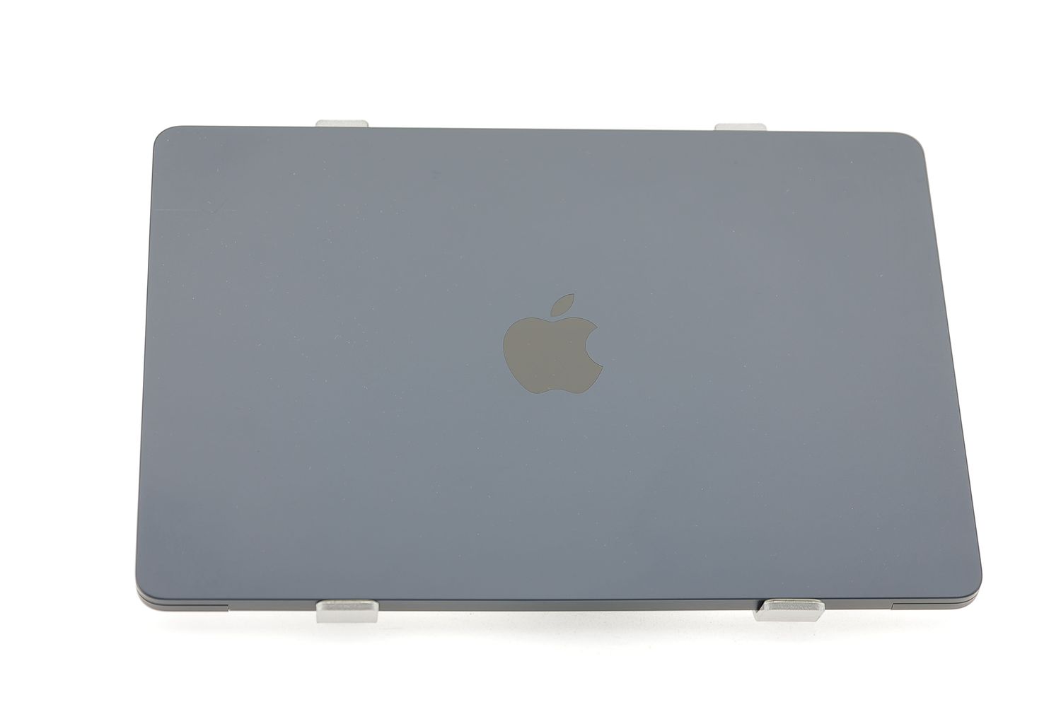 Apple MacBook Air 13″ 2022, M2 8 Cores, 8 GB, 8 core GPU 256 GB Midnight - Отлично