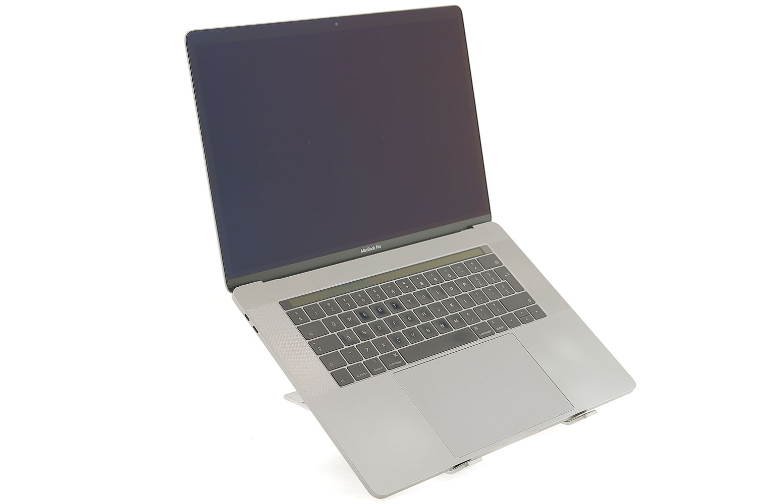 Apple MacBook Pro 15″ Touch Bar 2017, i7 2.9 GHz, 16 GB, AMD Radeon Pro 560 512 GB Space Gray - Много добро