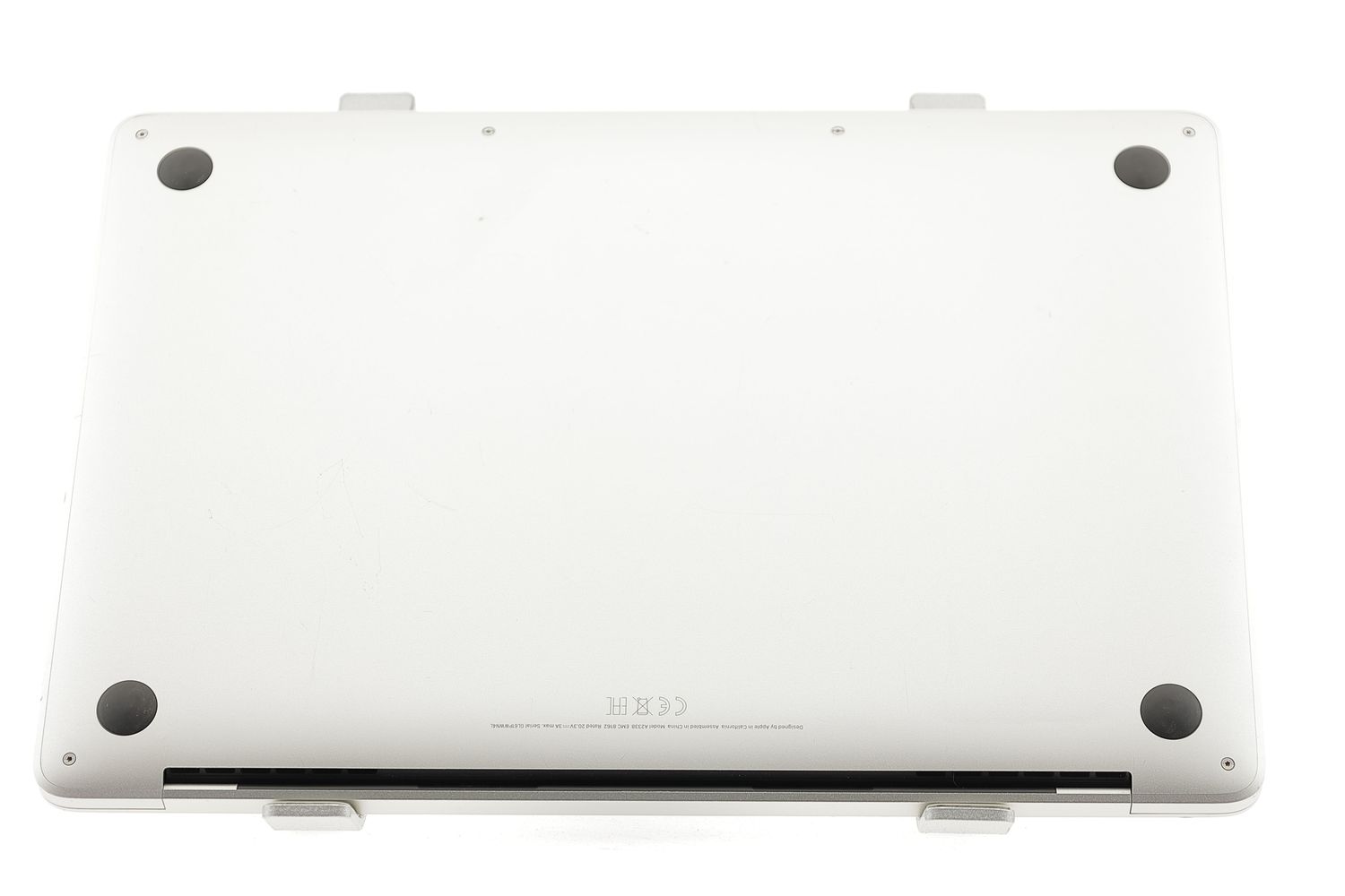 Apple MacBook Pro 13″ 2022, M2 8 Cores, 8 GB, 10 core GPU 256 GB Silver - Много добро