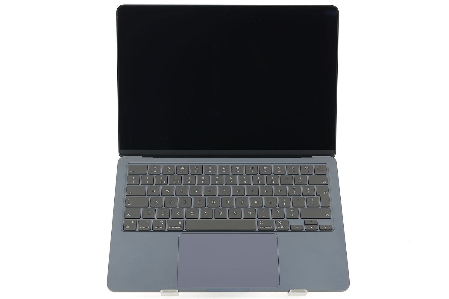 Apple MacBook Air 13″ 2022, M2 8 Cores, 8 GB, 8 core GPU 256 GB Midnight - Отлично